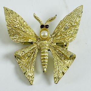 VTG Gold Tone Butterfly Moth Brooch Pin Faux Pearl Red Rhinestone Eyes Insect